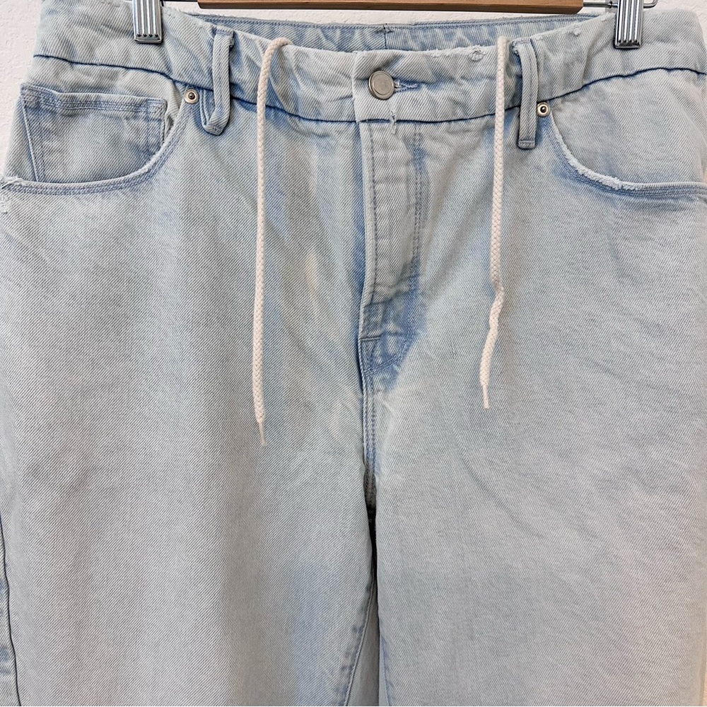 Good American Good 90s Light Wash Relaxed Jeans Size 8/29 Y2K Style Baggy Jeans - Picture 2 of 8